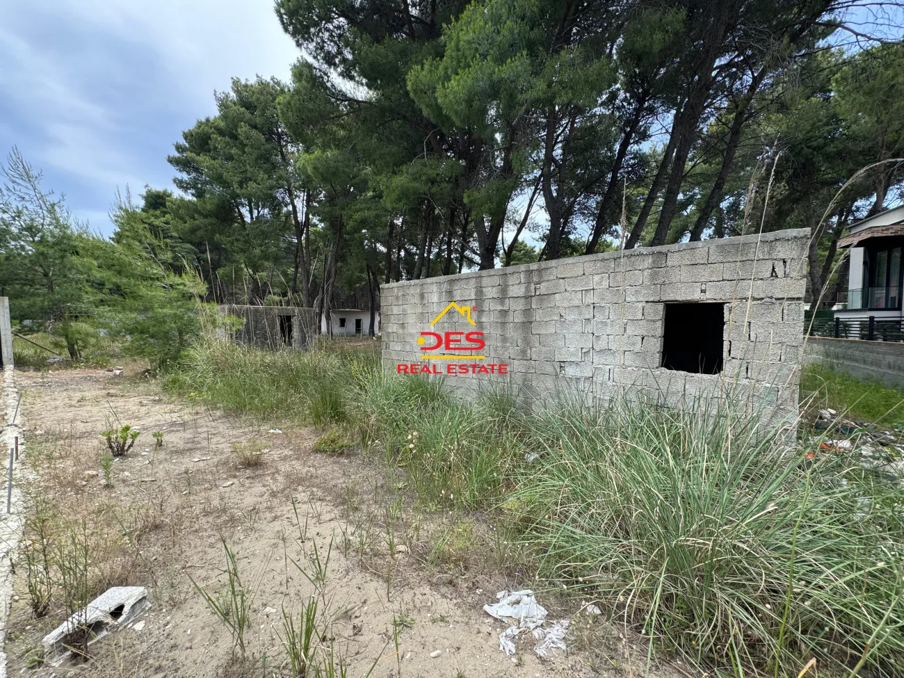Shitet tokë – truall në plazh të vjetër,vlorë.