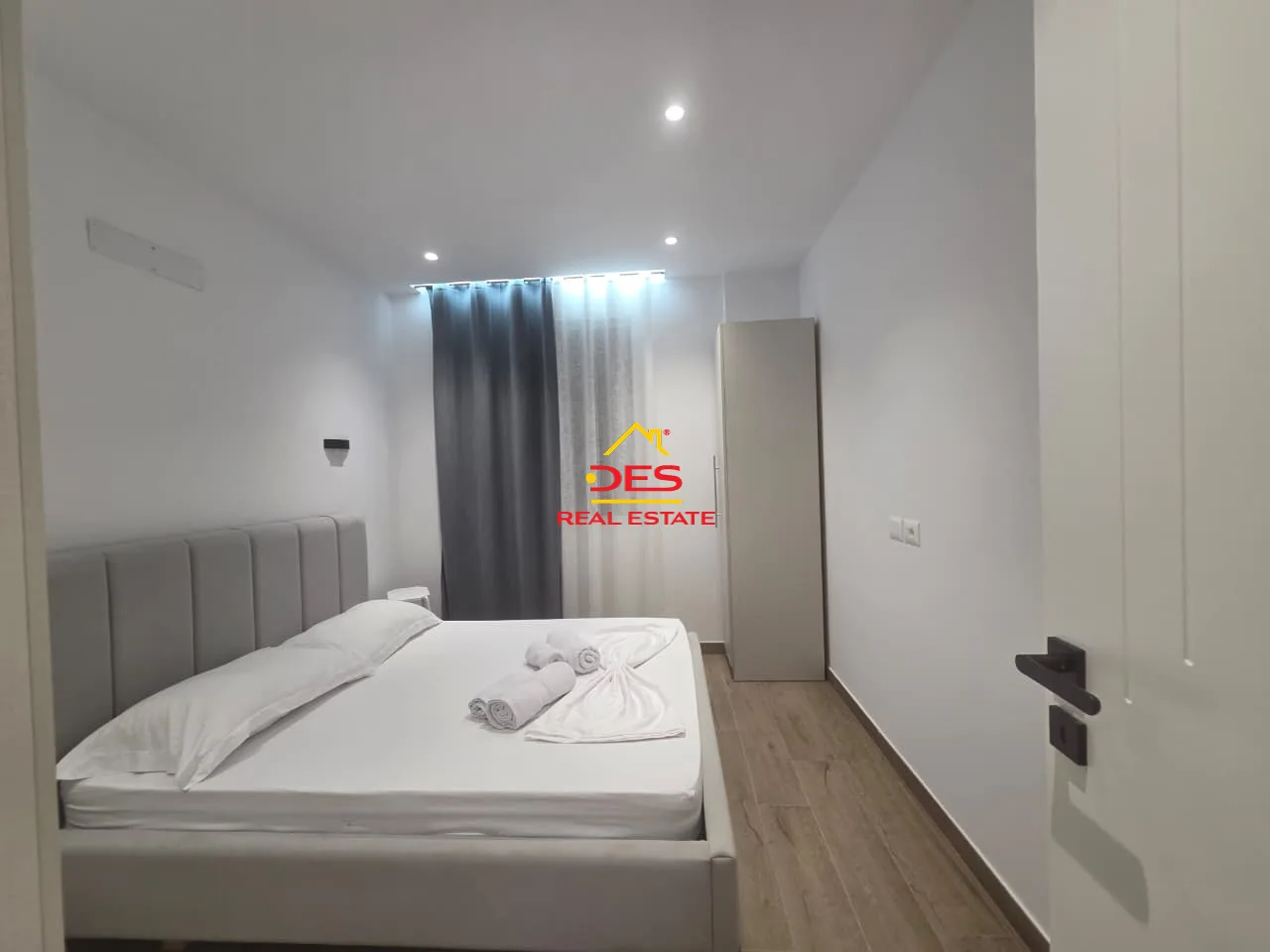 Jepet me qira shtëpi private në plazh të vjetër, vlorë.
