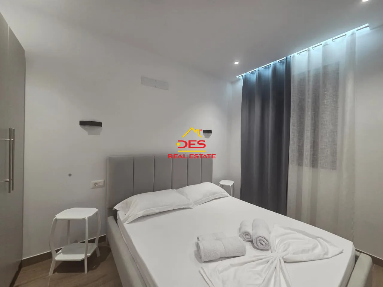 Jepet me qira shtëpi private në plazh të vjetër, vlorë.