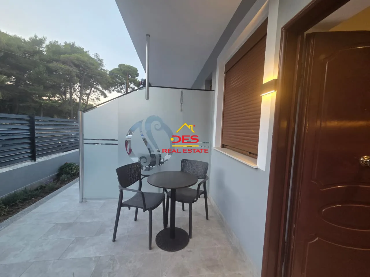 Jepet me qira shtëpi private në plazh të vjetër, vlorë.