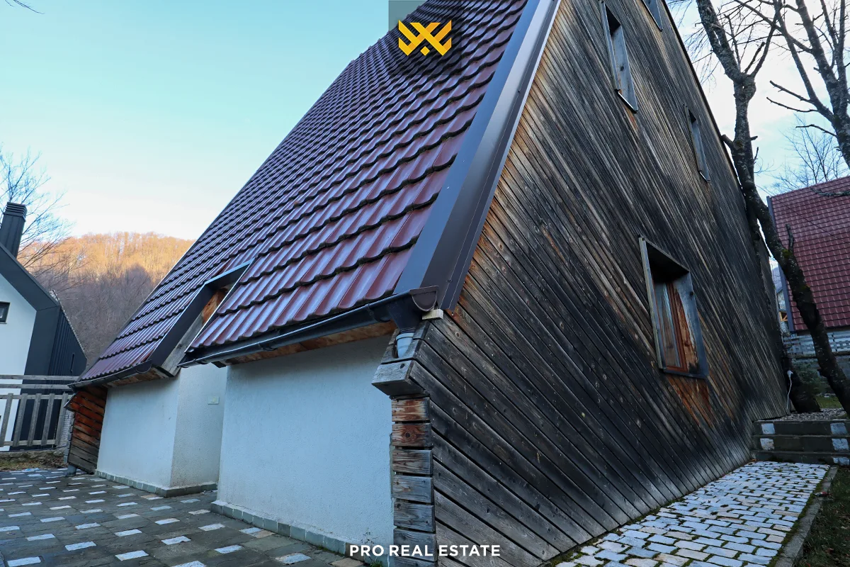 Villë 265m² për #SHITJE në Brezovicë