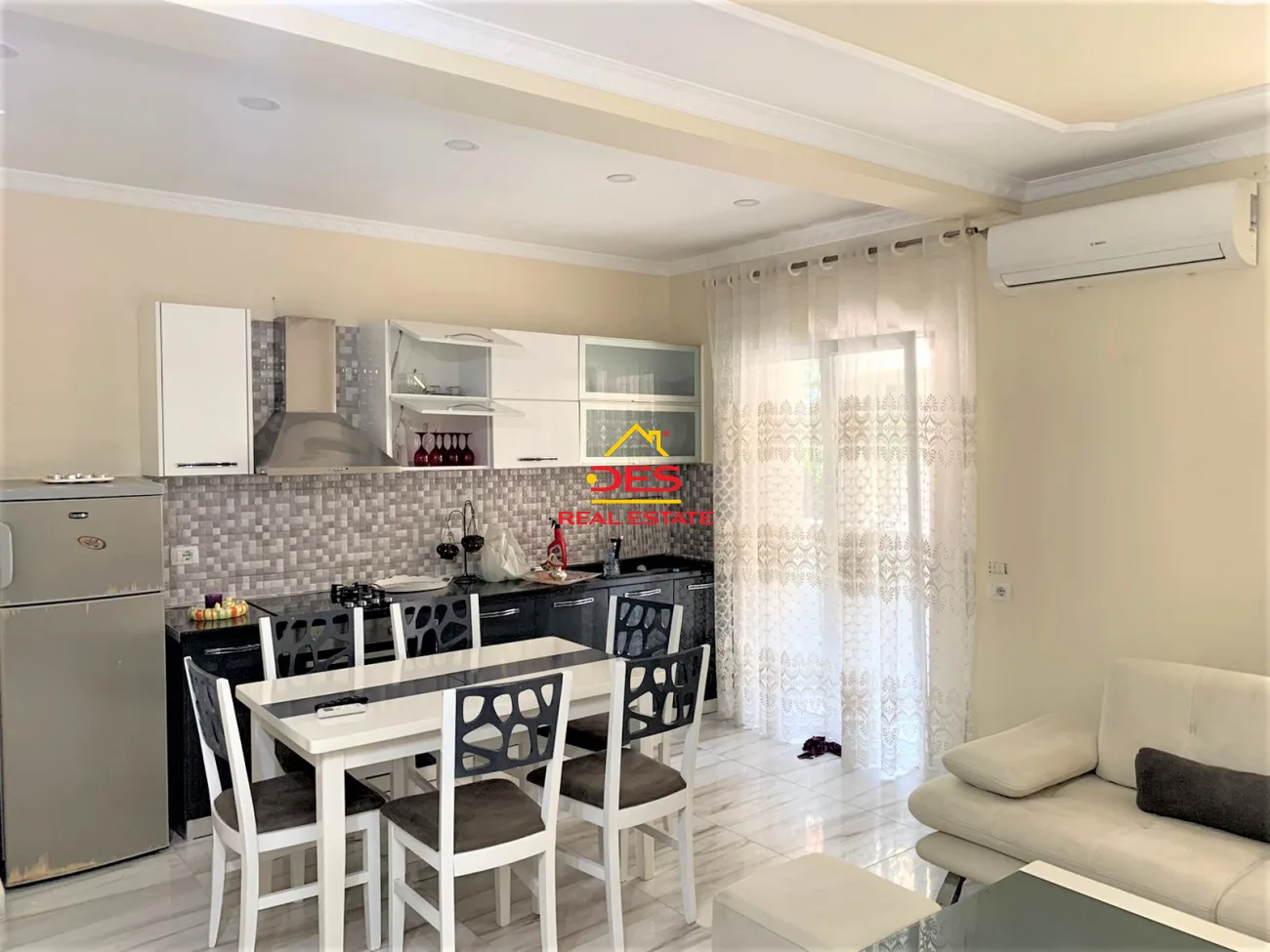 Jepet me qira apartament 2+1, kinostudio, tiranë