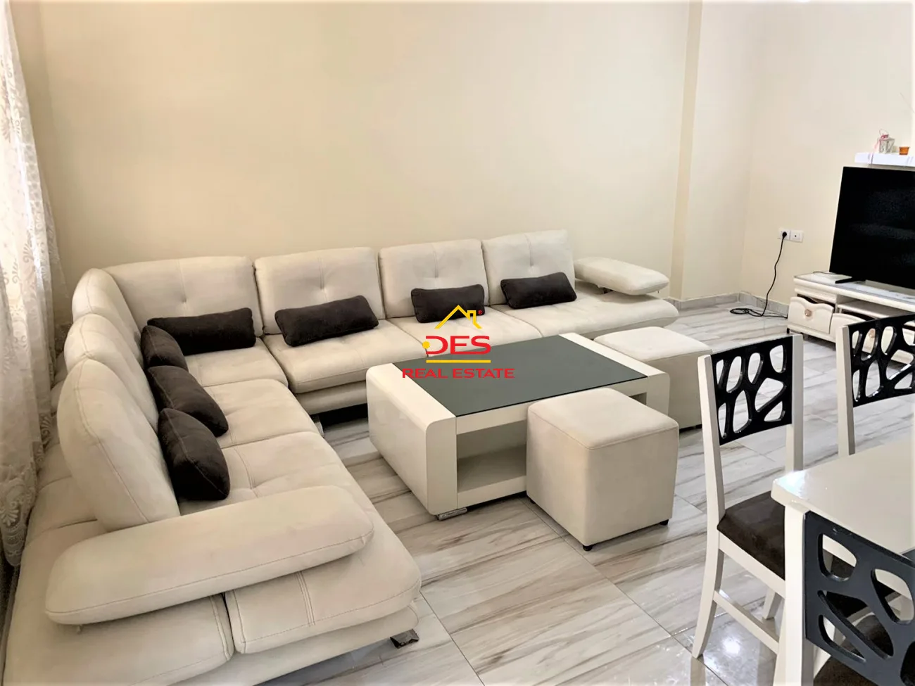 Jepet me qira apartament 2+1, kinostudio, tiranë