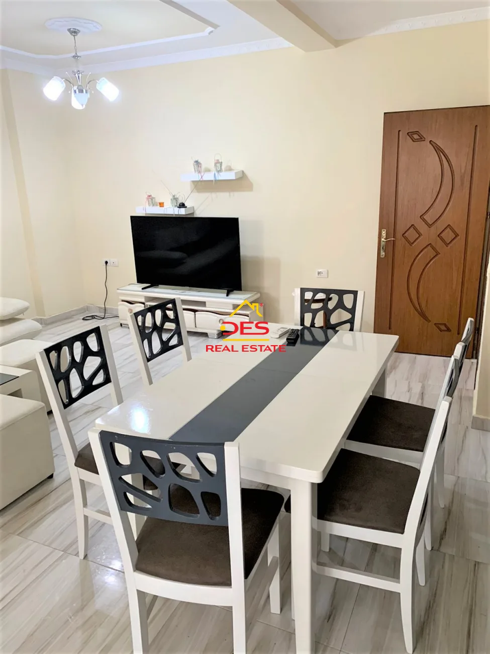 Jepet me qira apartament 2+1, kinostudio, tiranë