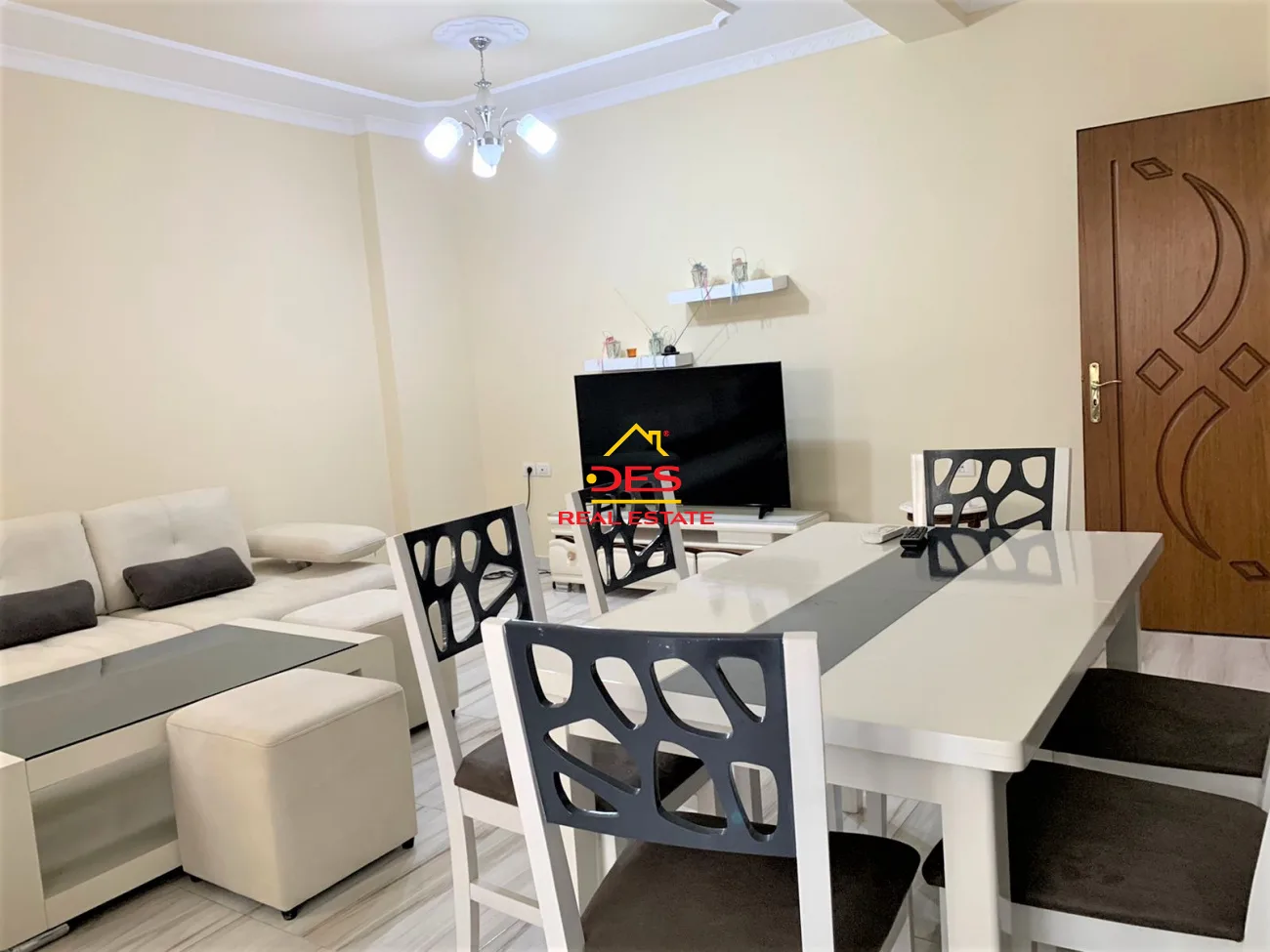 Jepet me qira apartament 2+1, kinostudio, tiranë