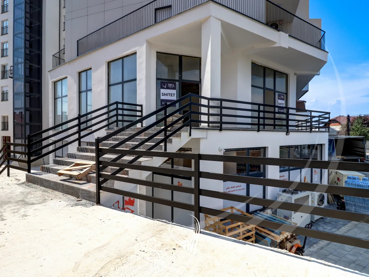 Lokal 172m2 në shitje në lagjen Bregu i Diellit – Kompleksi Panorama 2