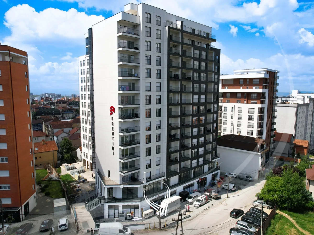 Lokal 172m2 në shitje në lagjen Bregu i Diellit – Kompleksi Panorama 2