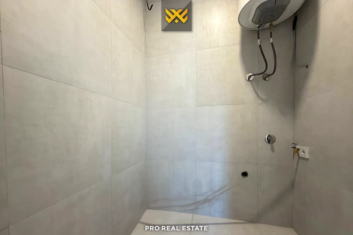 Banesë / Zyrë 120m² me #QIRA në Lakrishtë