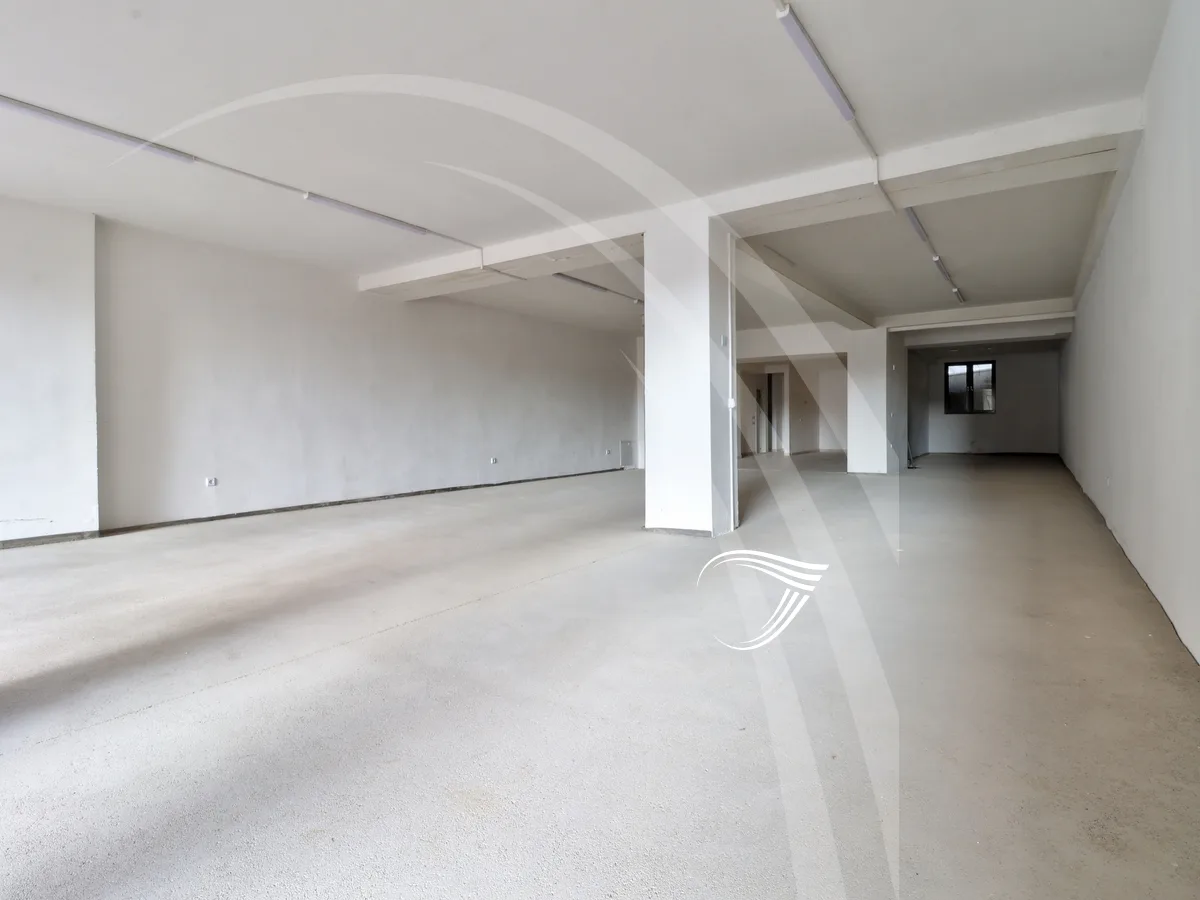 Lokale 173.99m2 në shitje në lagjen Mati 1
