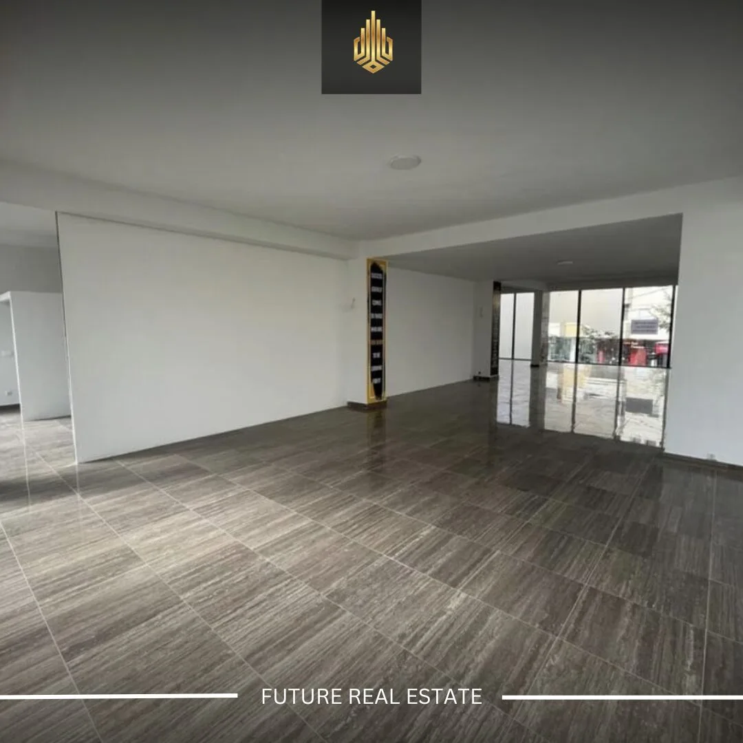 Lokal me QERA/273m²