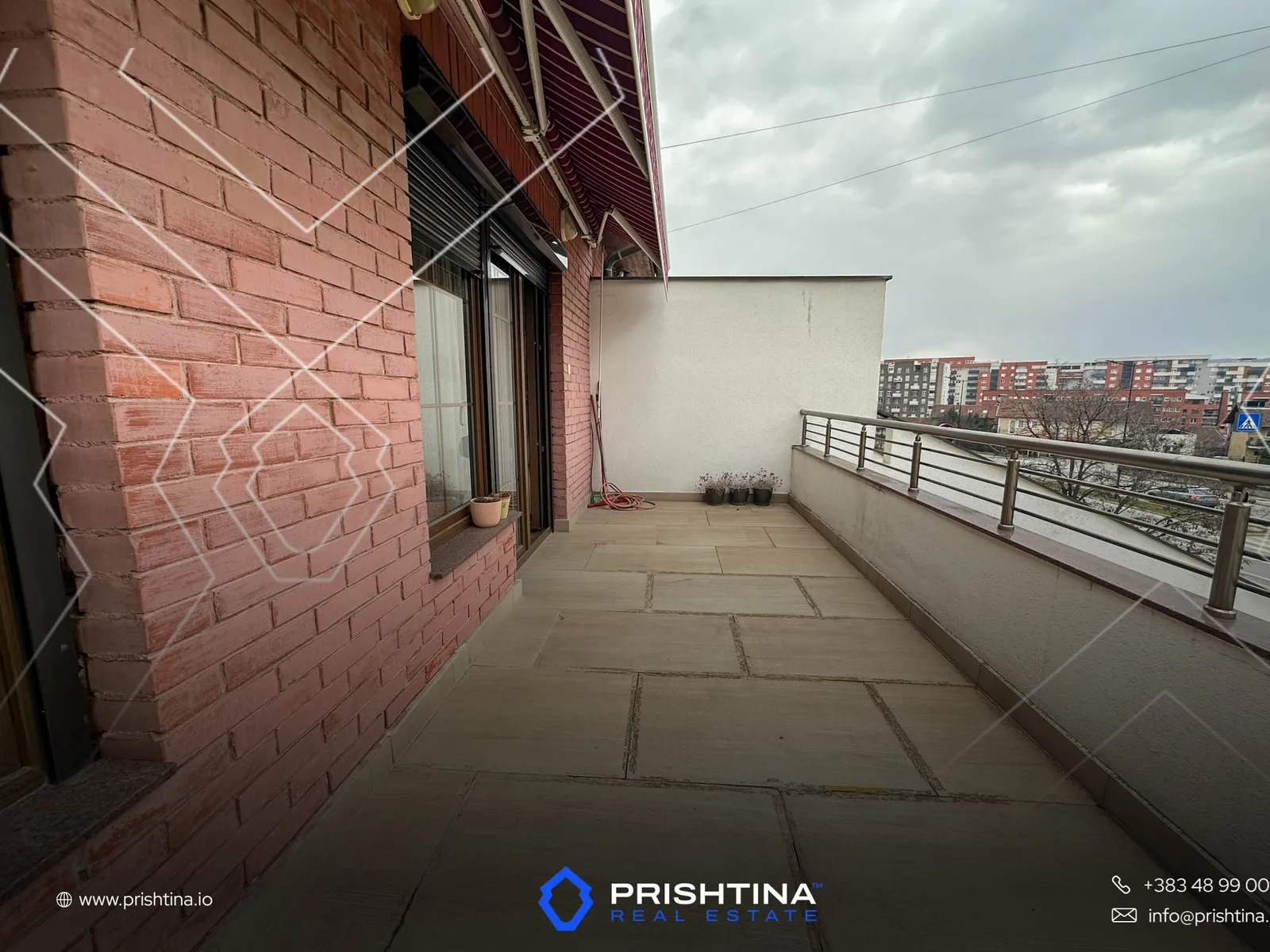Shtëpi me qira 200m² te Bregu i Diellit