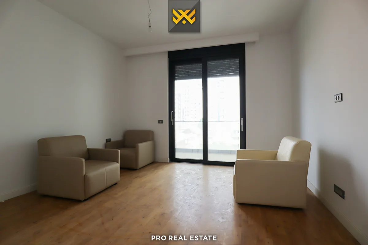 Banesë / Zyrë 129m² me #QIRA në Aktash