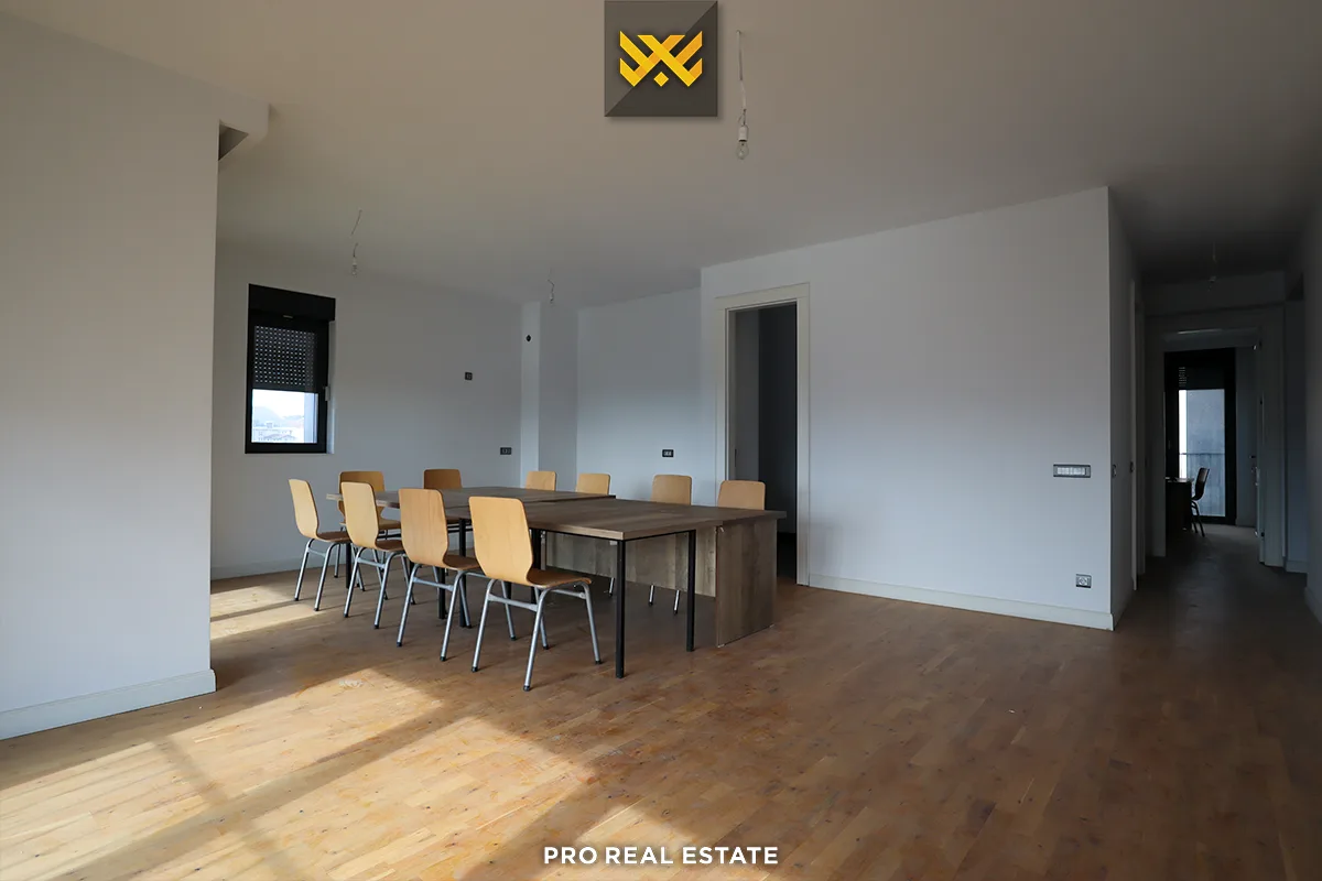 Banesë / Zyrë 129m² me #QIRA në Aktash