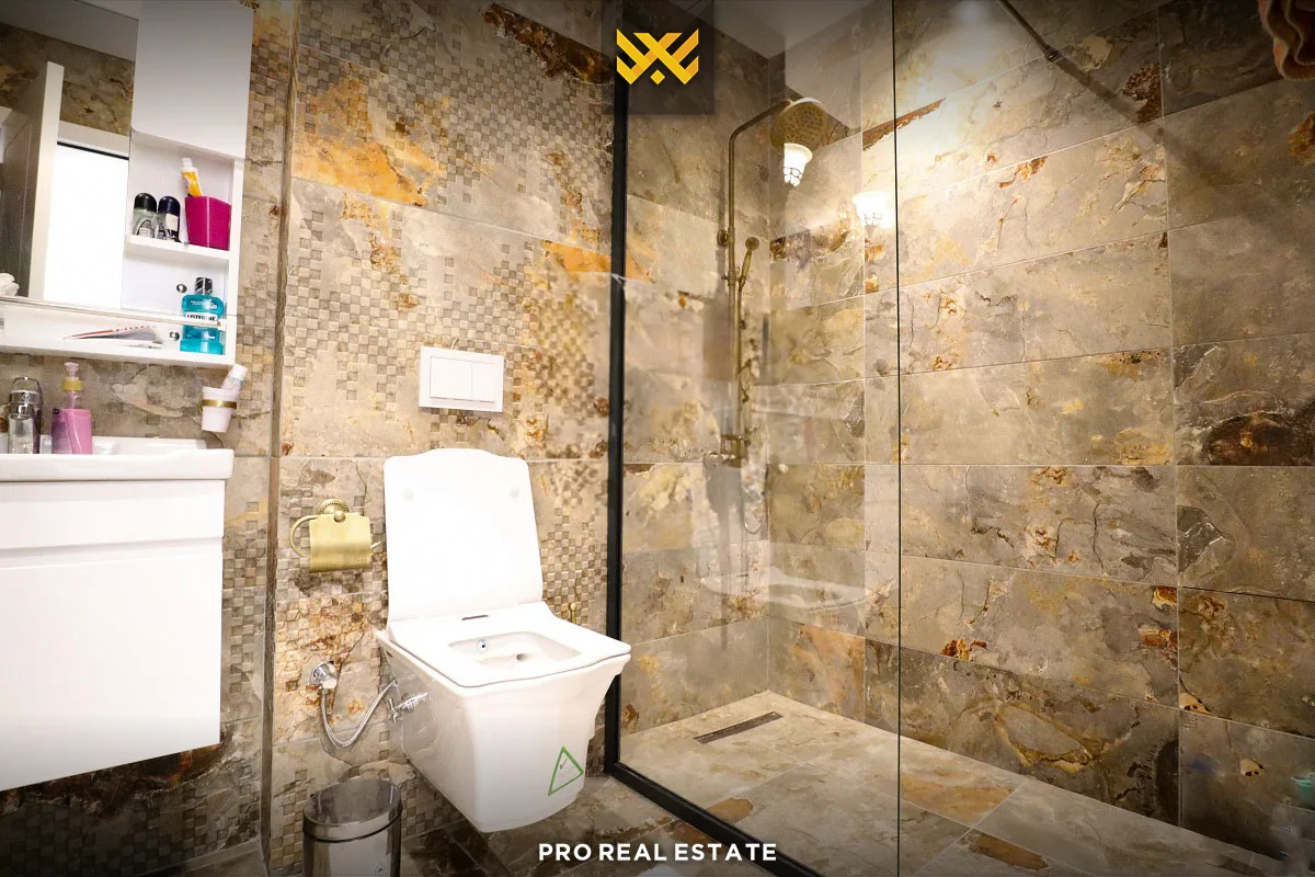 Banesa Penthouse 101m² + 60m² me #QIRA në Aktash.
