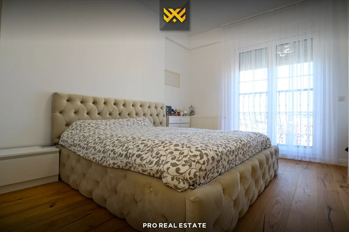 Banesa Penthouse 101m² + 60m² me #QIRA në Aktash.