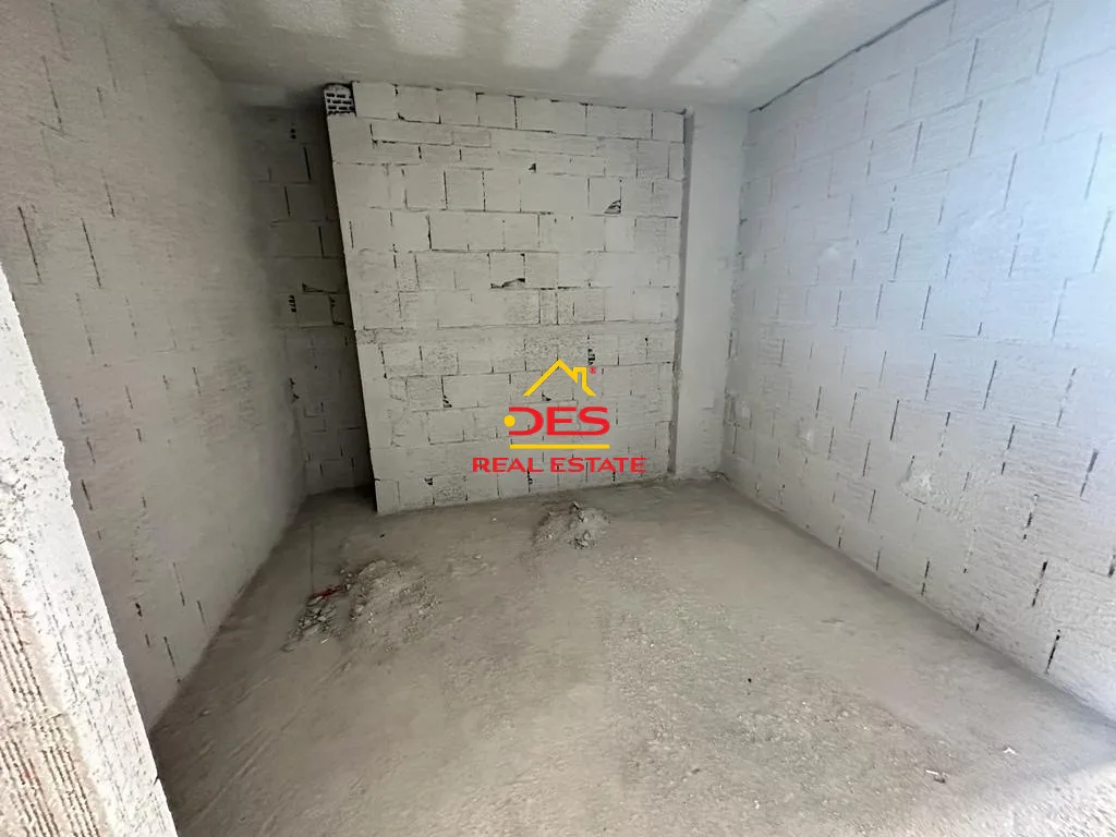 Shitet apartament 2+1 në lungomare, 🌅 pamje ballore nga deti