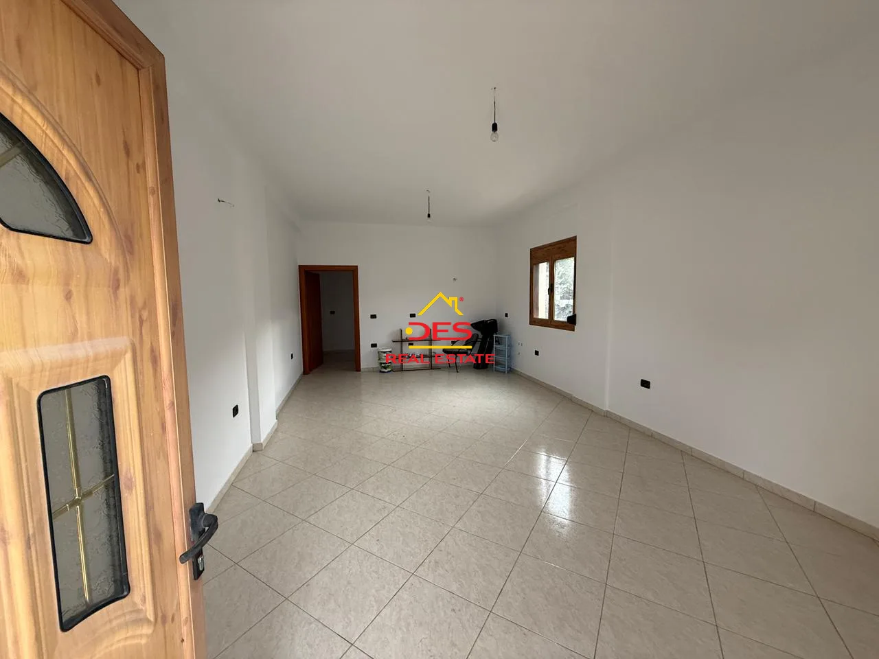 Jepet me qira vilë 3-katëshe pranë fabrikës së çimentos – vlorë