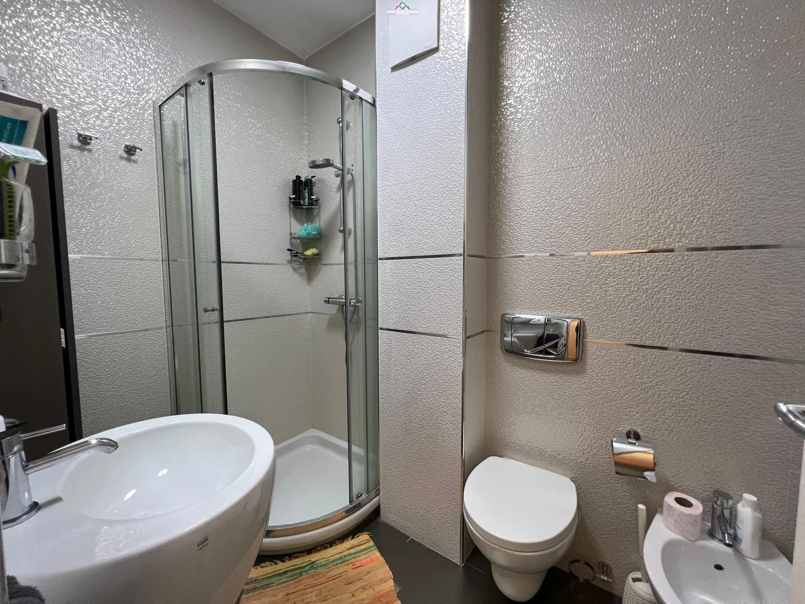 Apartament Me Qera 2+1+2 tek Blloku (ID B2201135) Tirane.