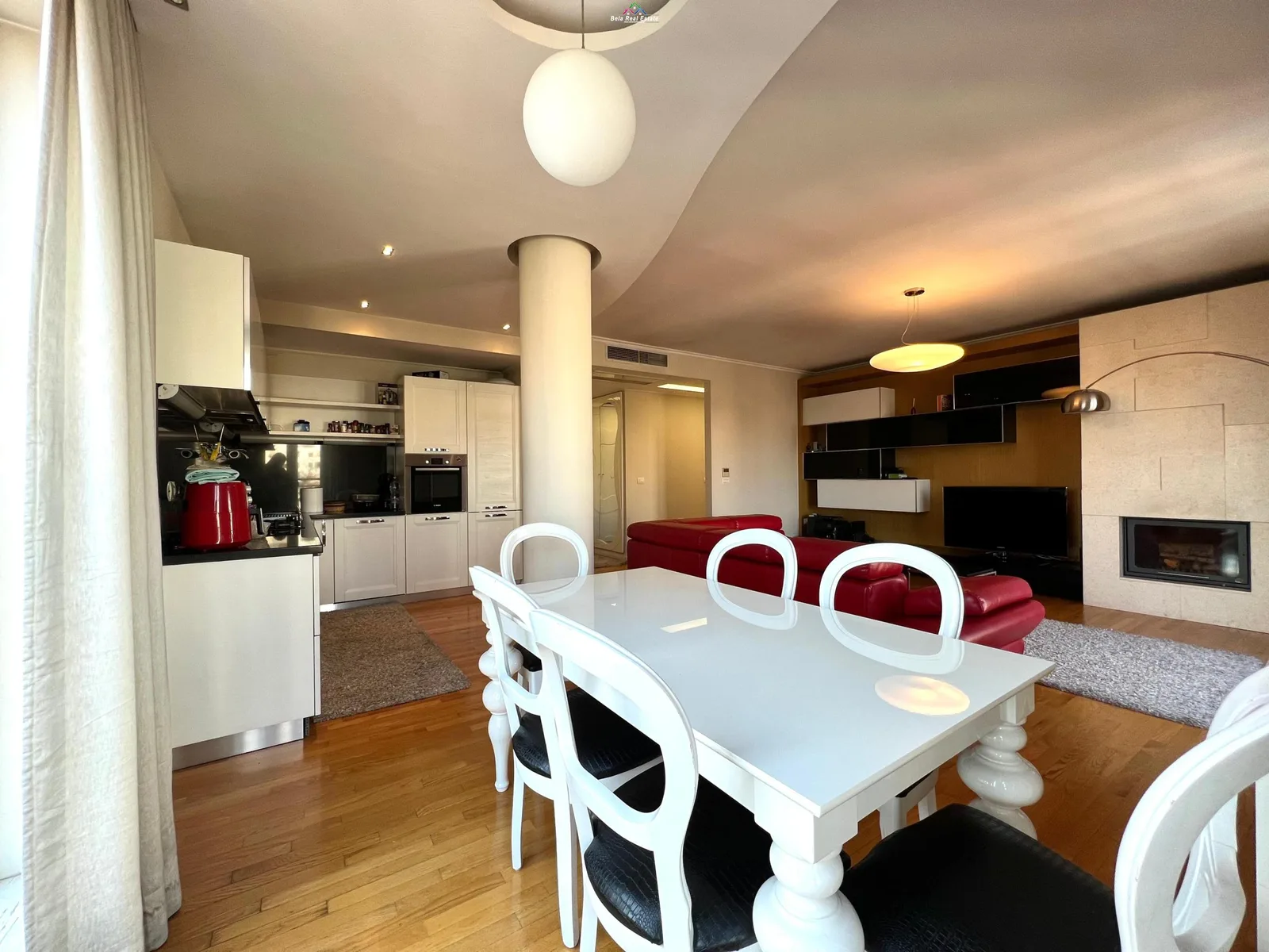 Apartament Me Qera 2+1+2 tek Blloku (ID B2201135) Tirane.