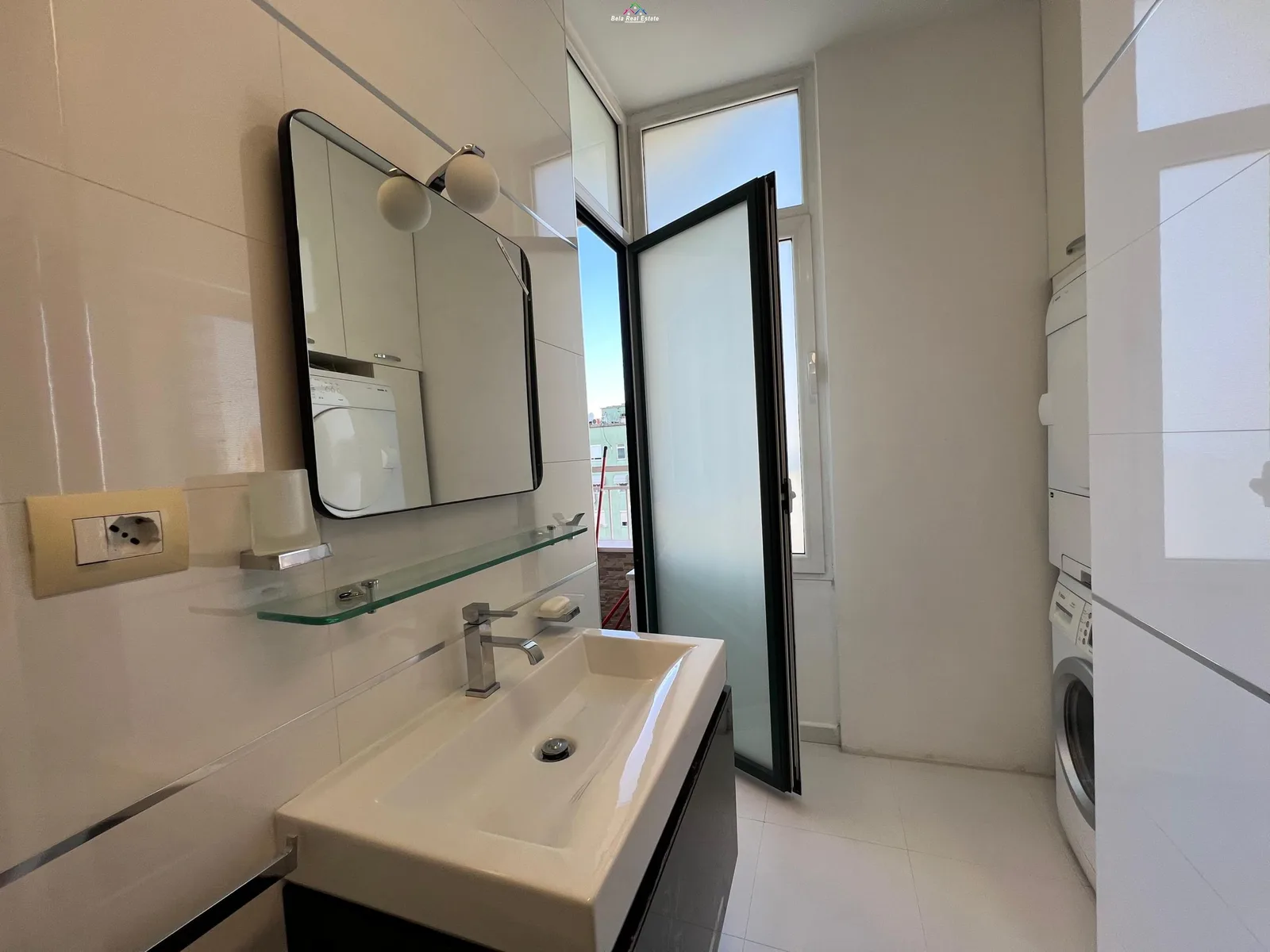 Apartament Me Qera 2+1+2 tek Blloku (ID B2201135) Tirane.