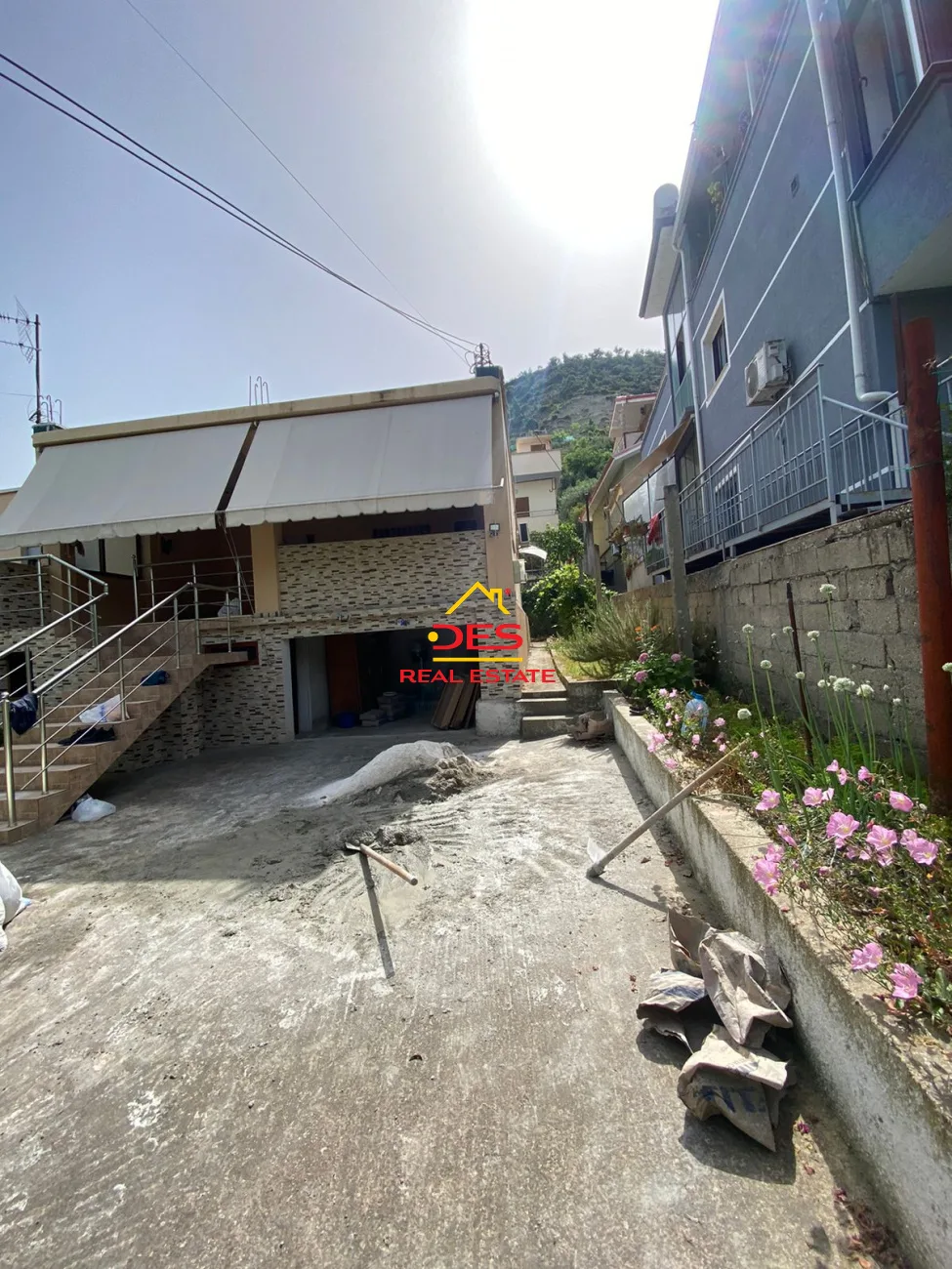Shitet ndërtesë 2 katëshe në lagjen 10 korriku,vlorë
