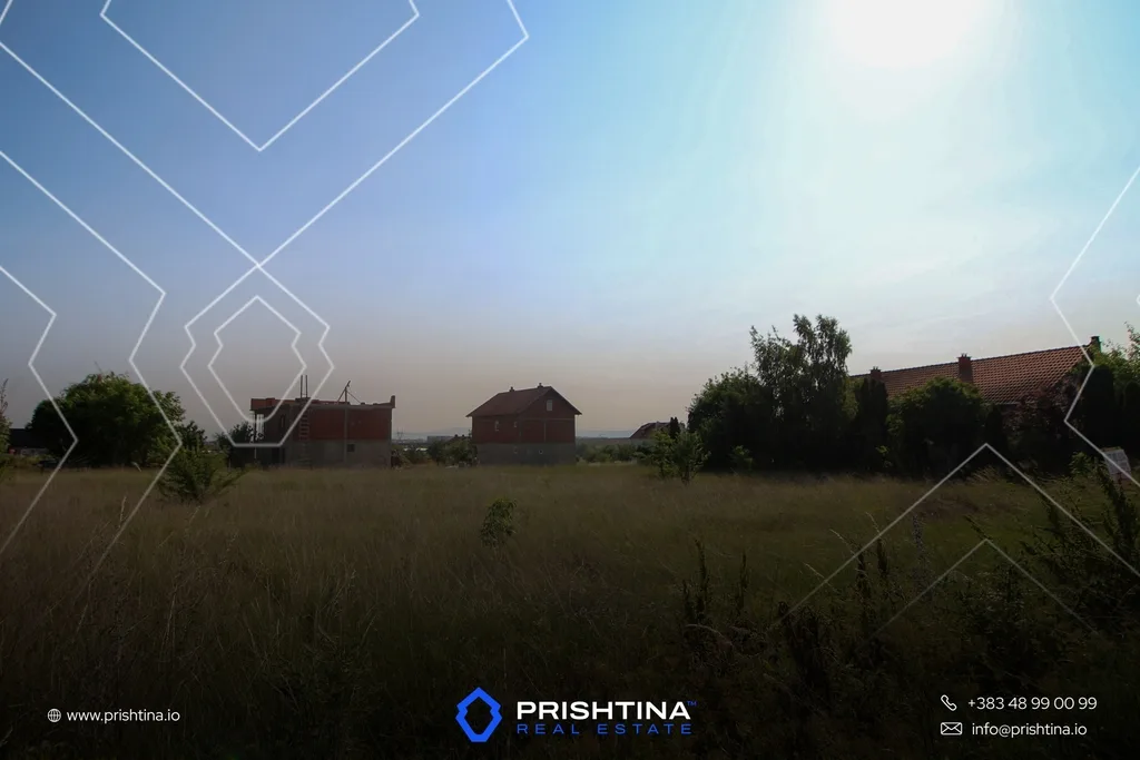Truall me qira 1637m² në Përroi i Njelmët