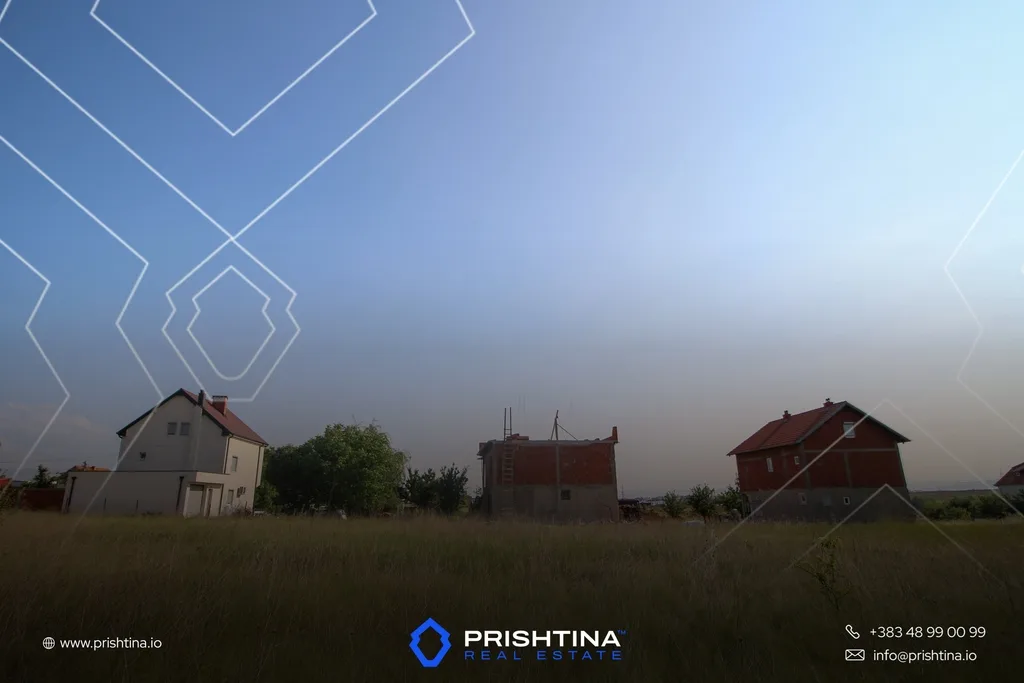 Truall me qira 1637m² në Përroi i Njelmët