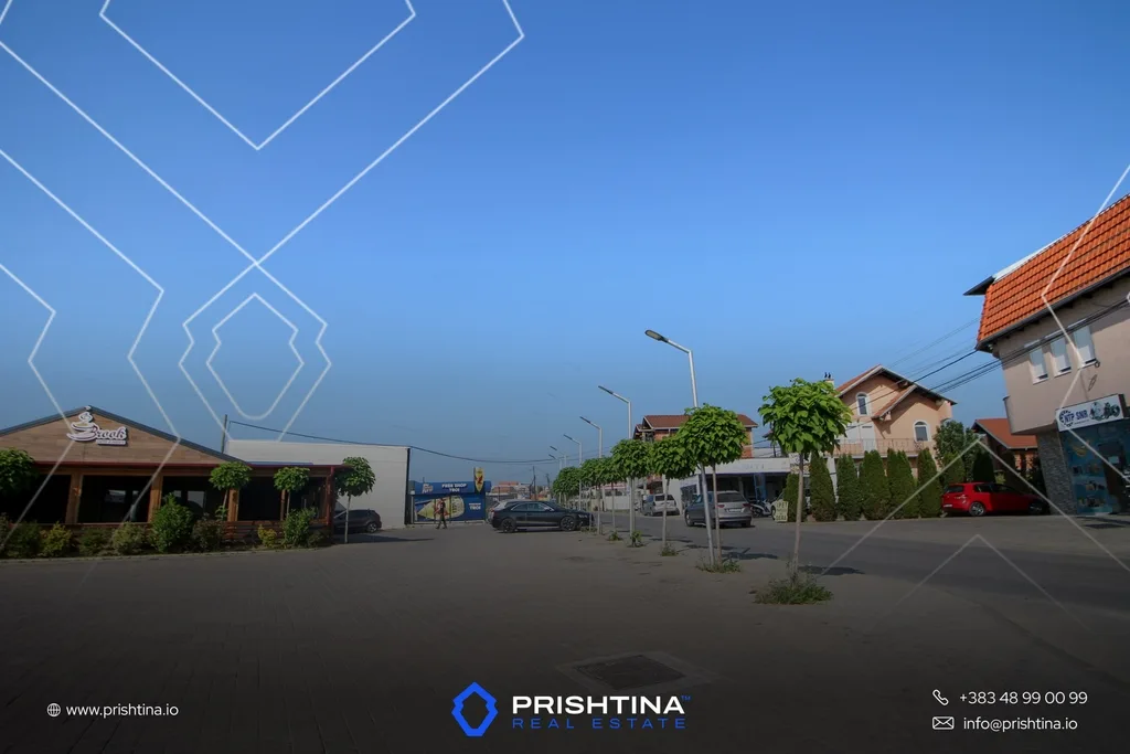 Truall me qira 1637m² në Përroi i Njelmët