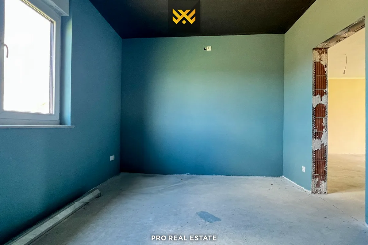 Shtëpi 220m² për #SHITJE në Lebanë
