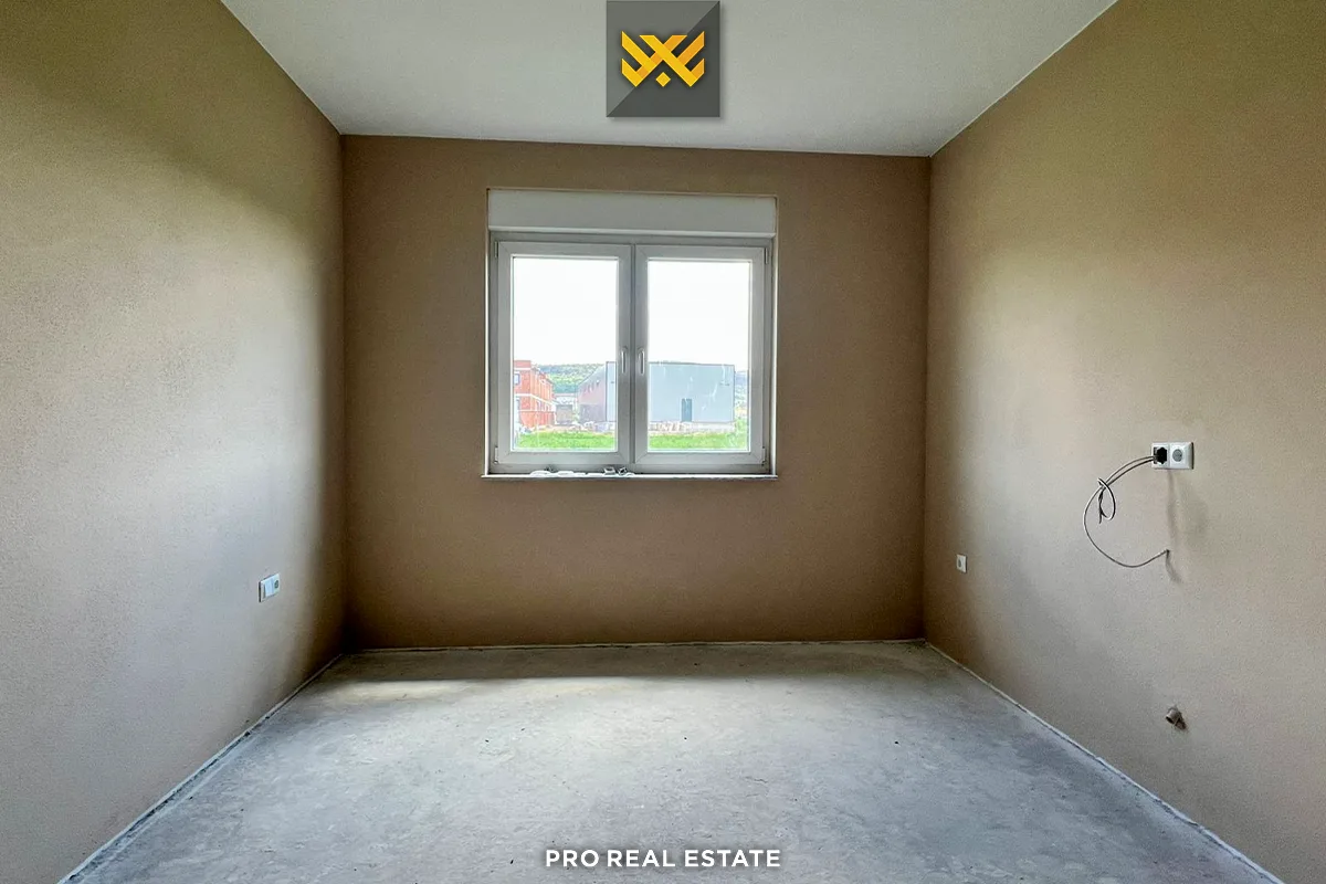 Shtëpi 220m² për #SHITJE në Lebanë