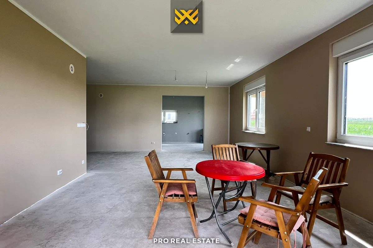 Shtëpi 220m² për #SHITJE në Lebanë