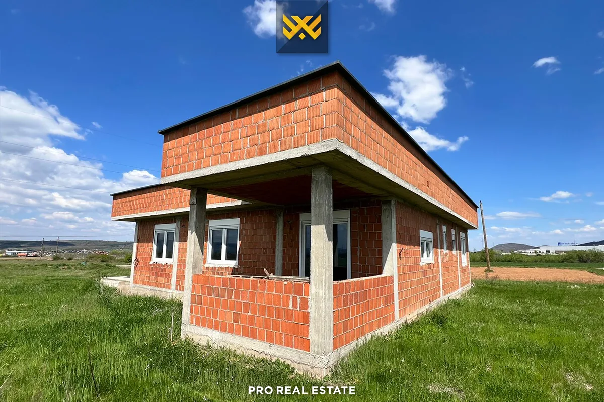 Shtëpi 220m² për #SHITJE në Lebanë