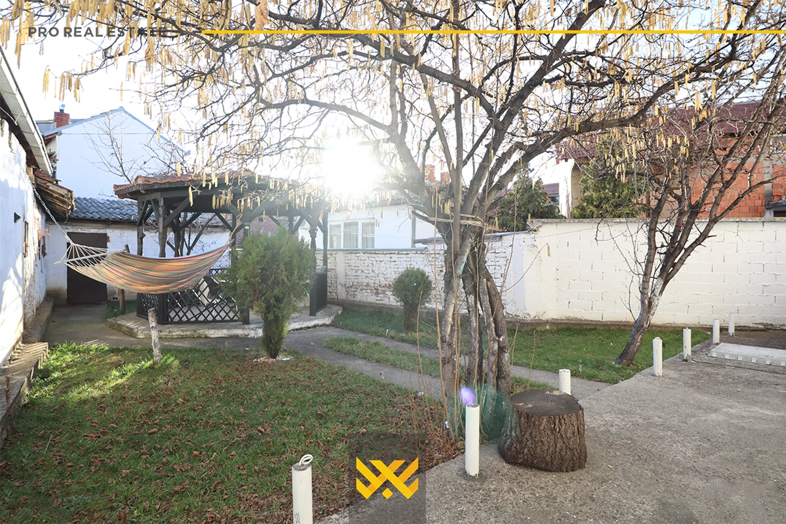 Shtëpi 300m² në #SHITJE në Qendër.