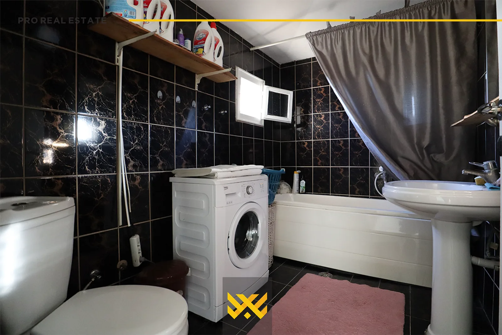 Shtëpi 300m² në #SHITJE në Qendër.