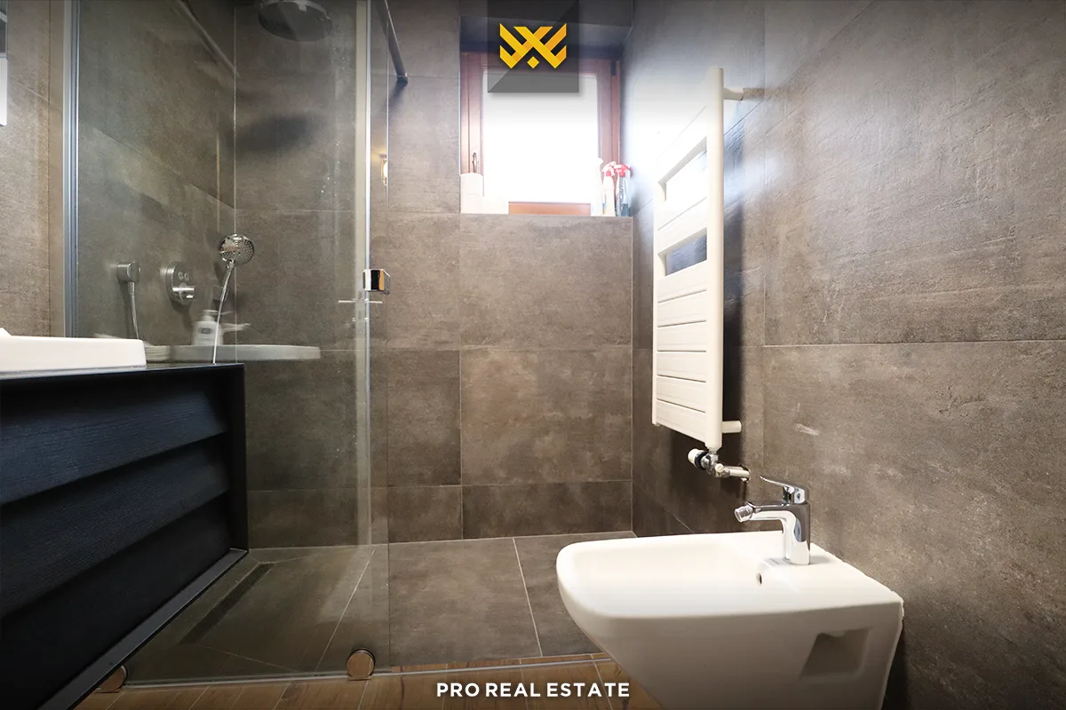 Banesë-Duplex 110m² me #QIRA në Qendër.