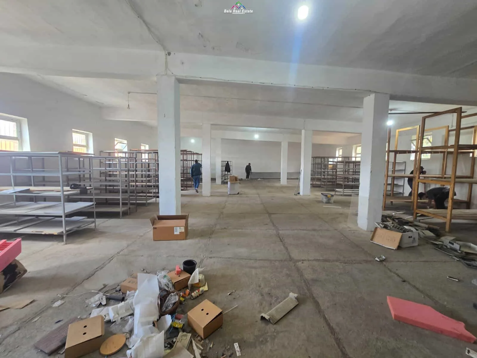 Magazine Me Qera Ne Tufine (ID BM317) Tirane