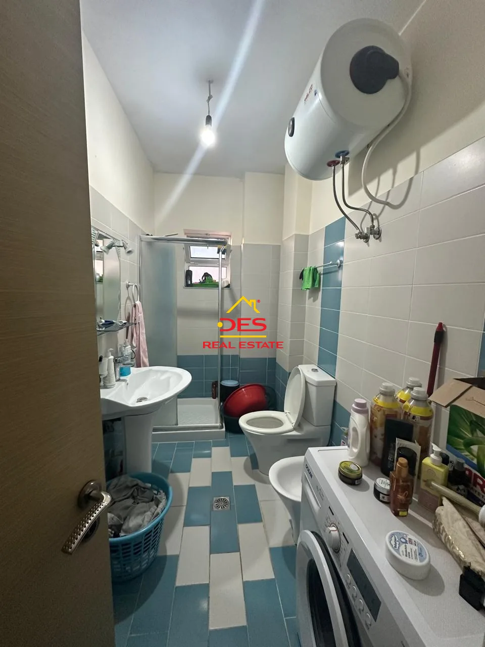 Shitet Apartament 2+1 në Sarandë – Vijë e Parë me Detin 🌊