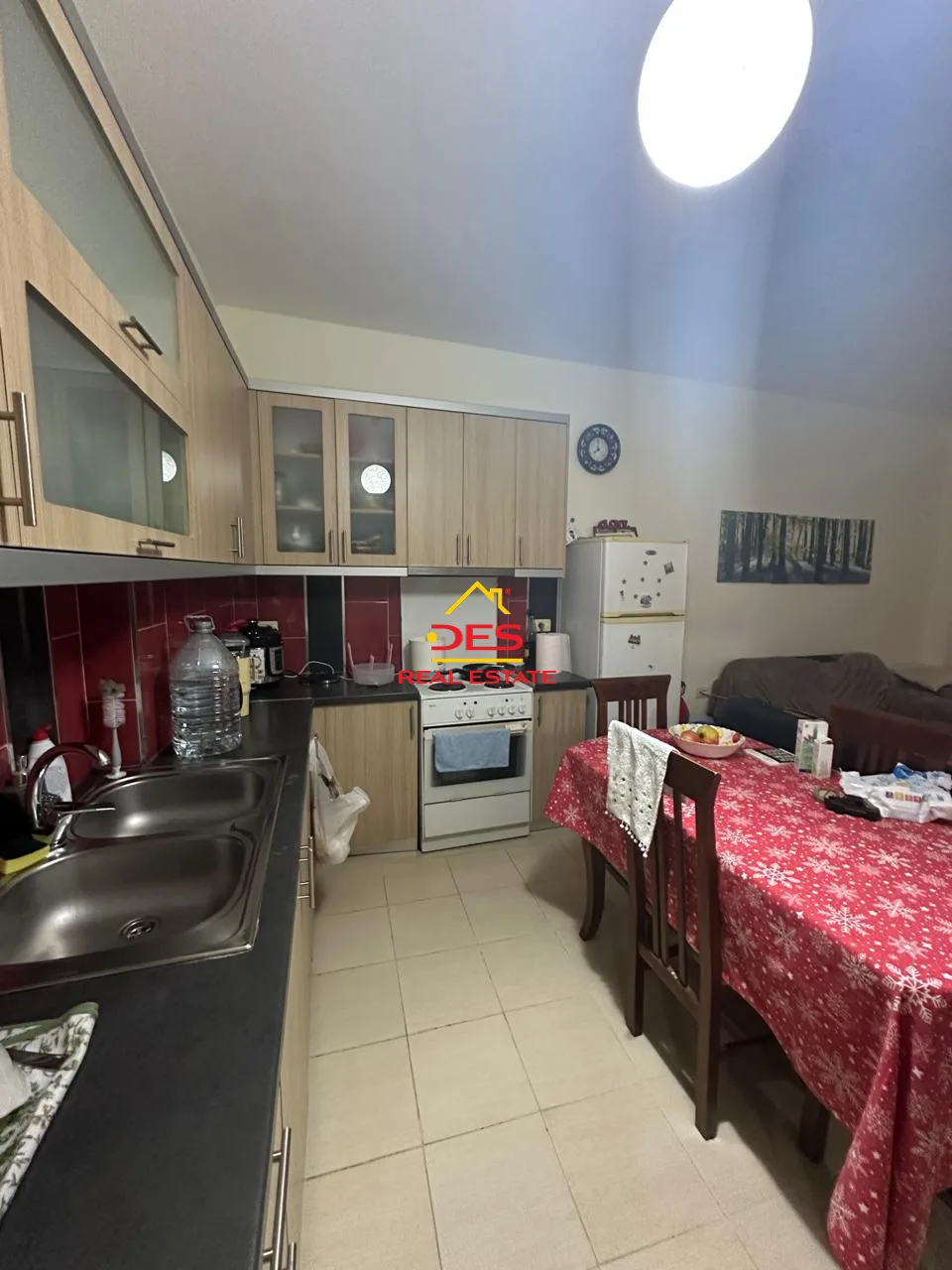 Shitet Apartament 2+1 në Sarandë – Vijë e Parë me Detin 🌊