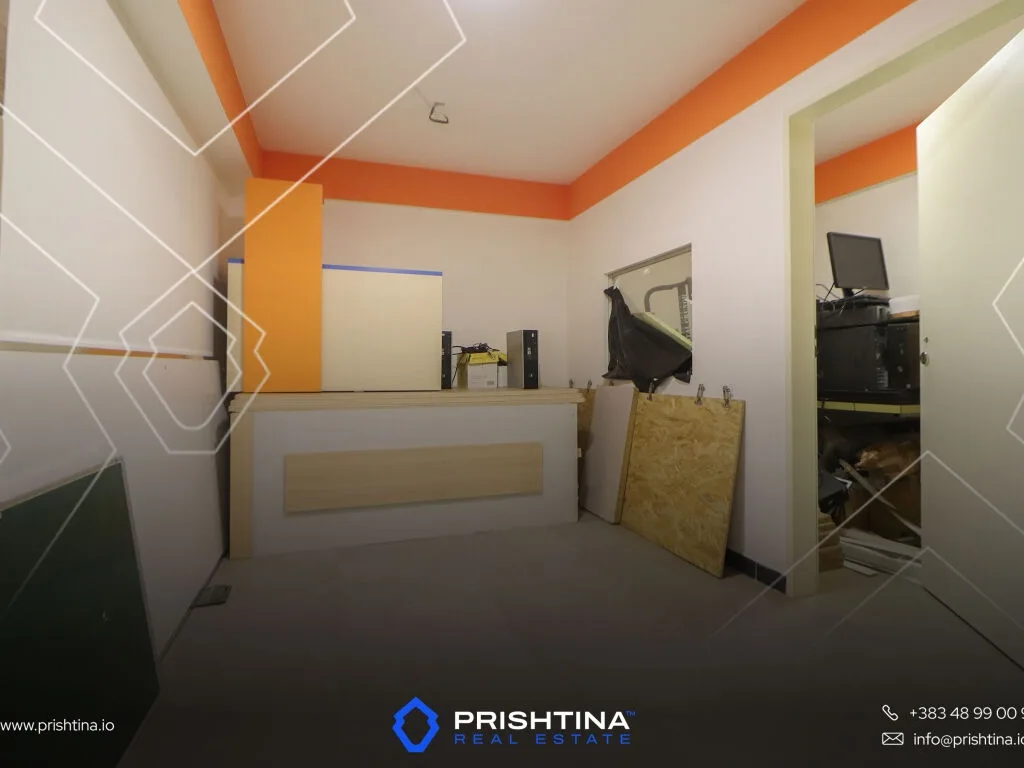 Lokal me qira 420m² në Rrugën Muharrem Fejza