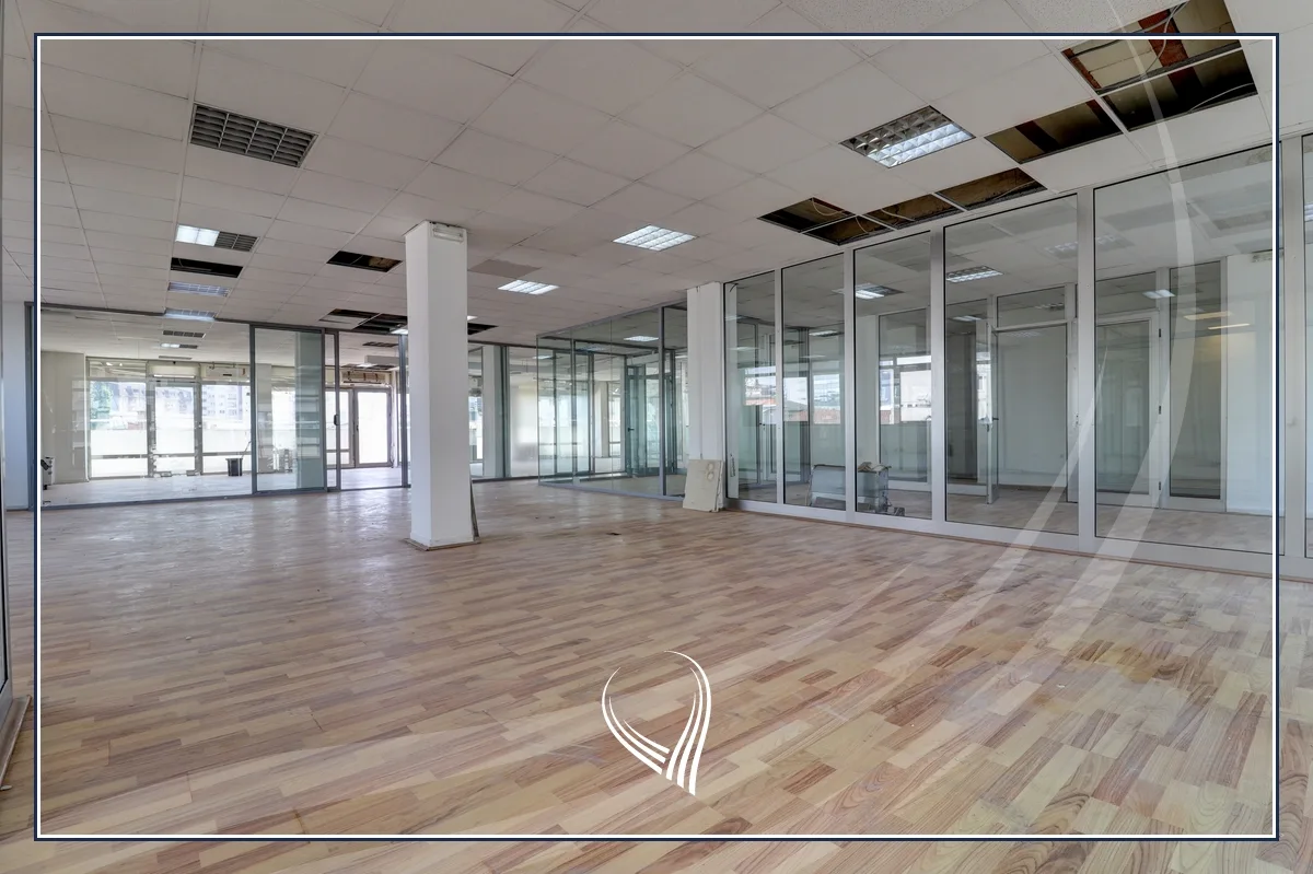 Hapësirë afariste 800m2 me qira në lagjen Qafa
