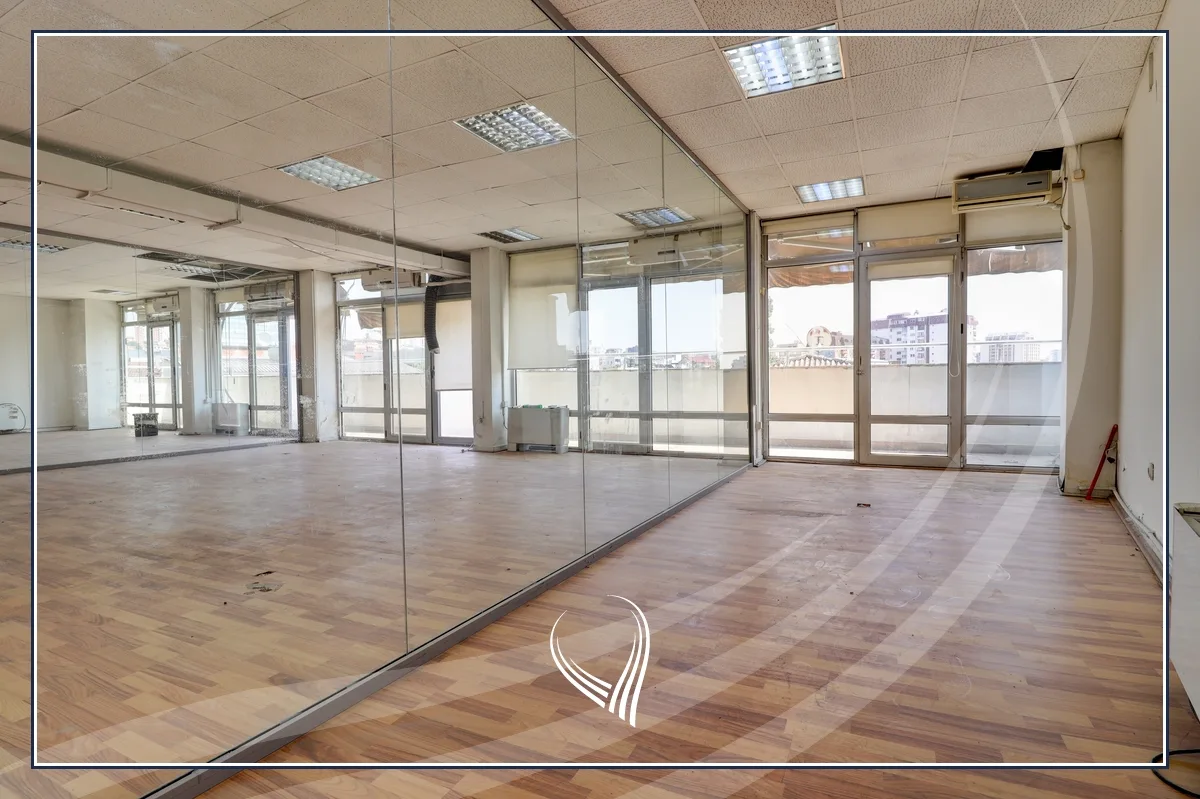 Hapësirë afariste 800m2 me qira në lagjen Qafa