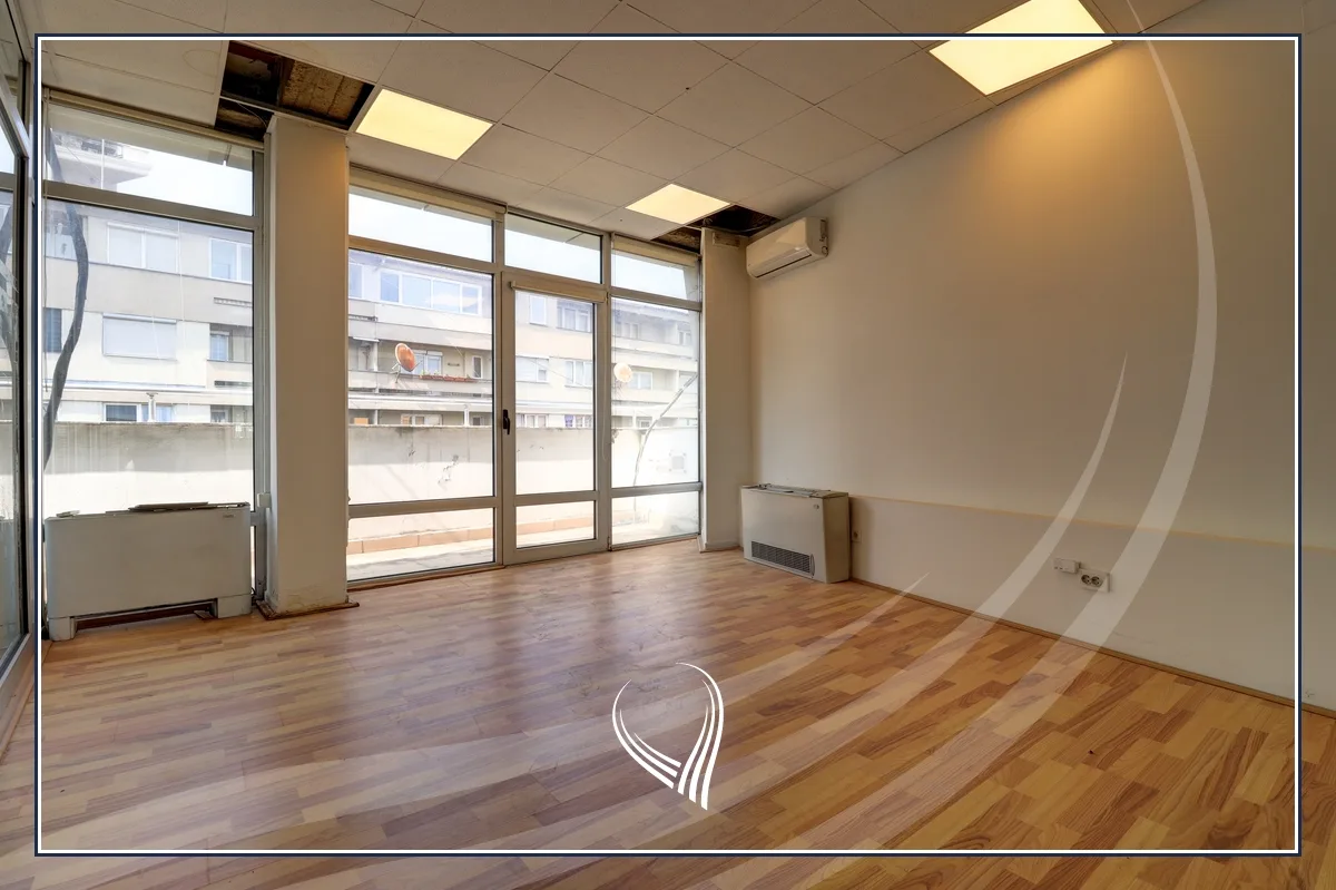 Hapësirë afariste 800m2 me qira në lagjen Qafa