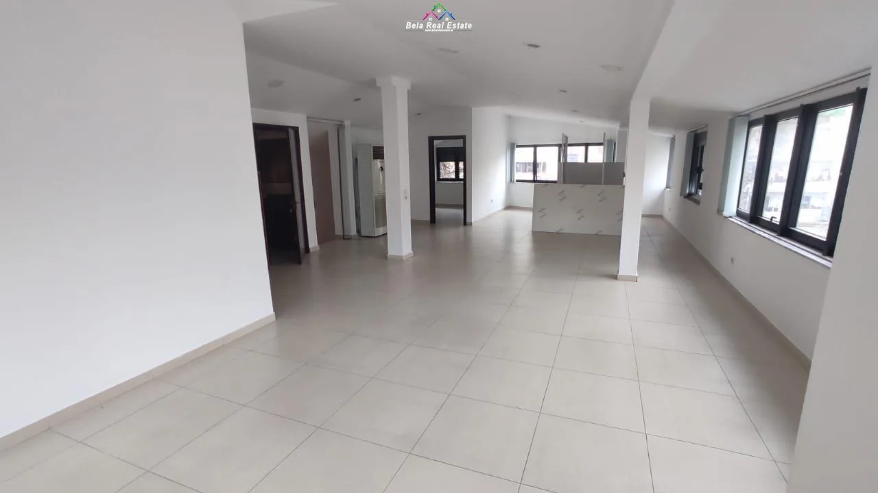Zyre Me Qera Tek Brryli (ID BZ2546) Tirane.