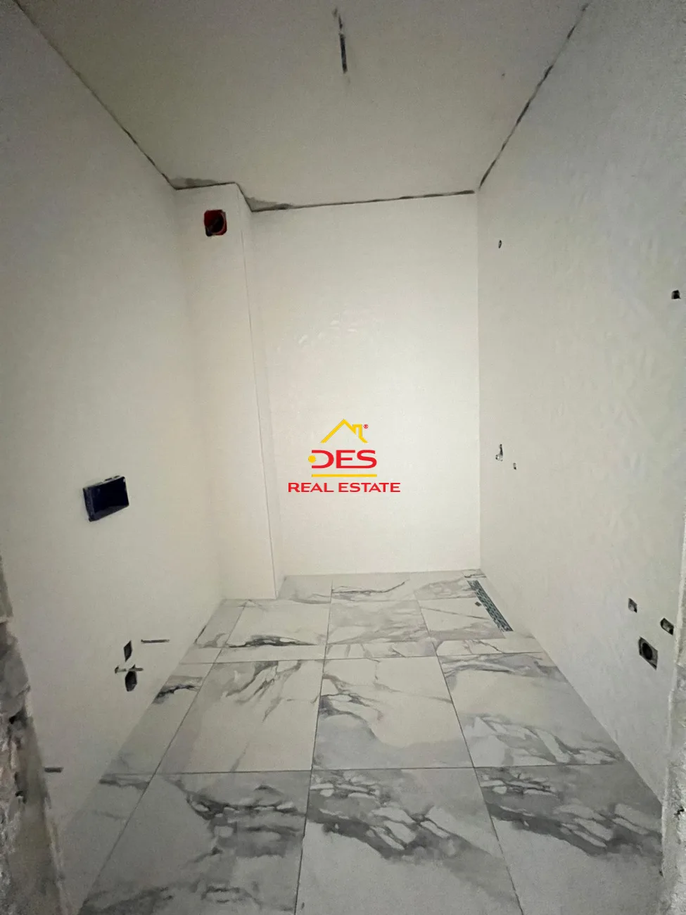 Shitet apartament 1+1 në lungomare
