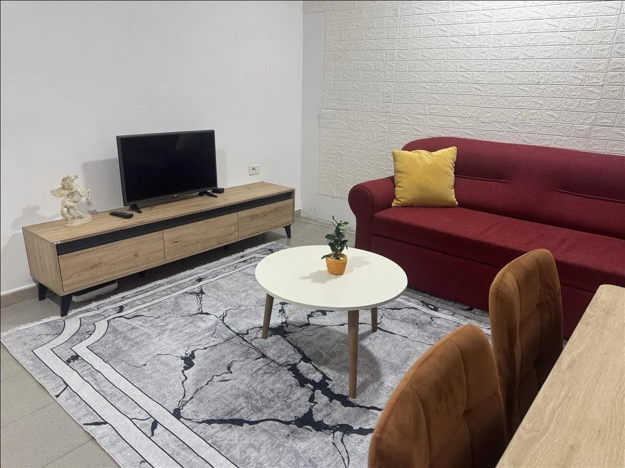 Apartament me qera 1+1 tek Shkolla e Kuqe (ID B211288) Tirane