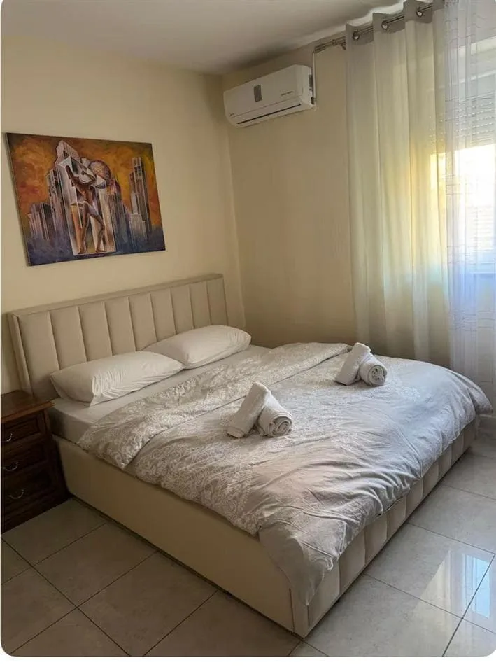 Apartament me qera 1+1 tek Shkolla e Kuqe (ID B211288) Tirane