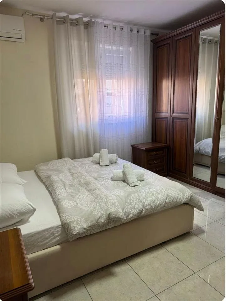 Apartament me qera 1+1 tek Shkolla e Kuqe (ID B211288) Tirane