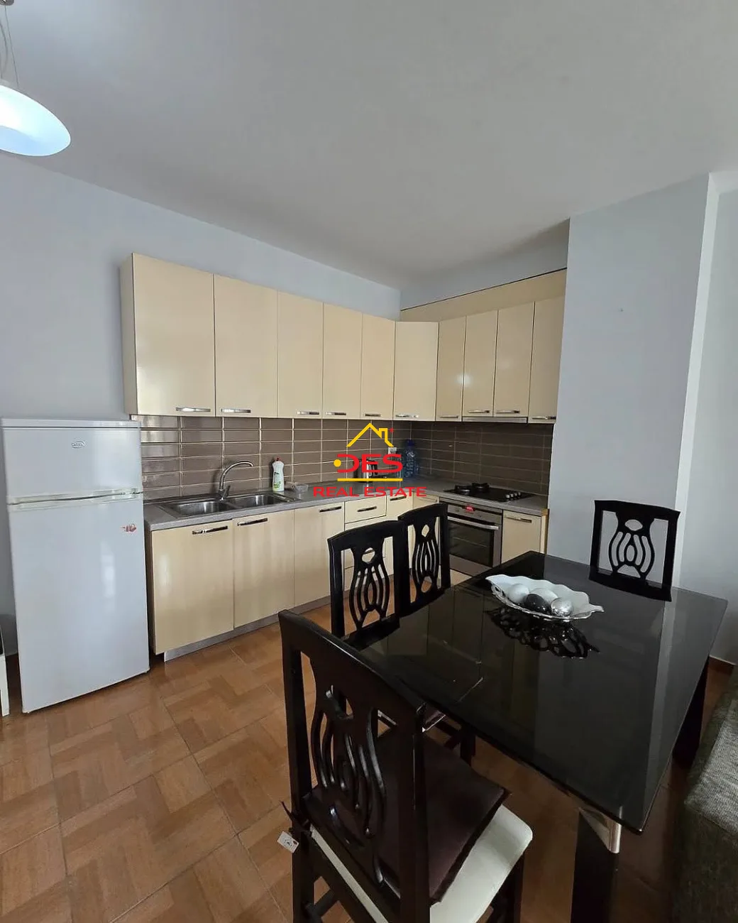 JEPET ME QIRA APARTAMENT 2+1 NË LUNGOMARE ,VLORË 📍 Pranë Konsullatës Italiane