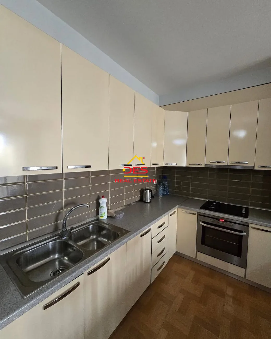 JEPET ME QIRA APARTAMENT 2+1 NË LUNGOMARE ,VLORË 📍 Pranë Konsullatës Italiane