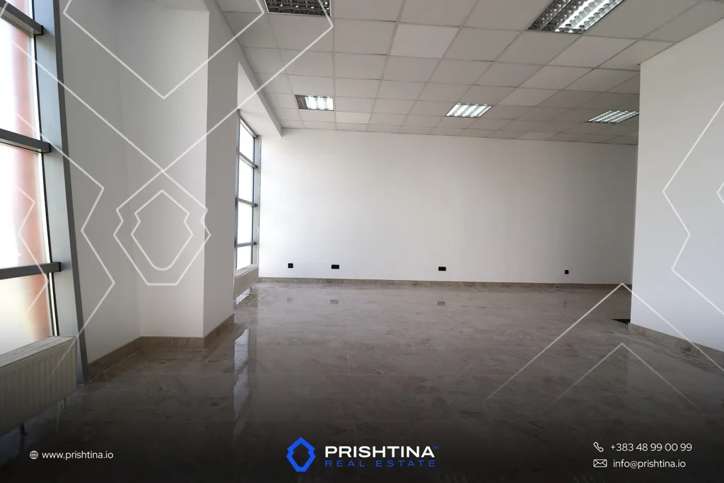 Lokal me qira 60m² në Emshir